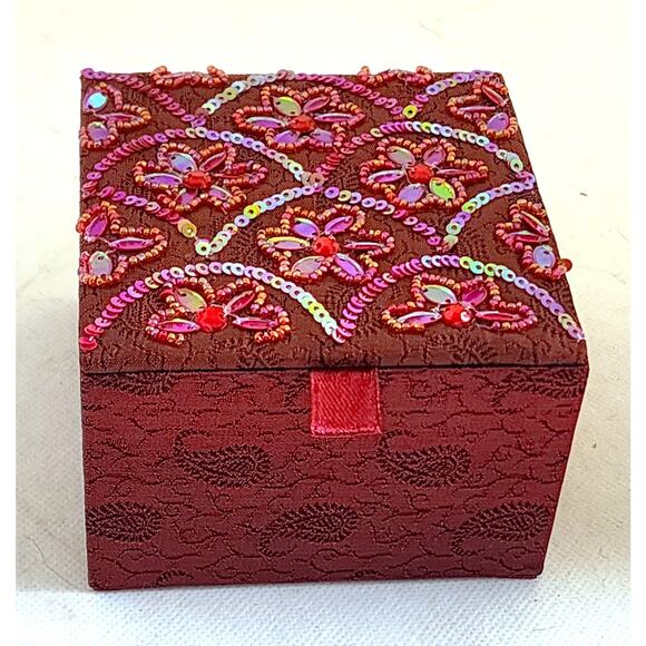 KEEPSAKE BOX/JEWELRY-PIER 1-Ruby Red-Sequins-Beaded-Satin Like Material-Square - Picture 1 of 7